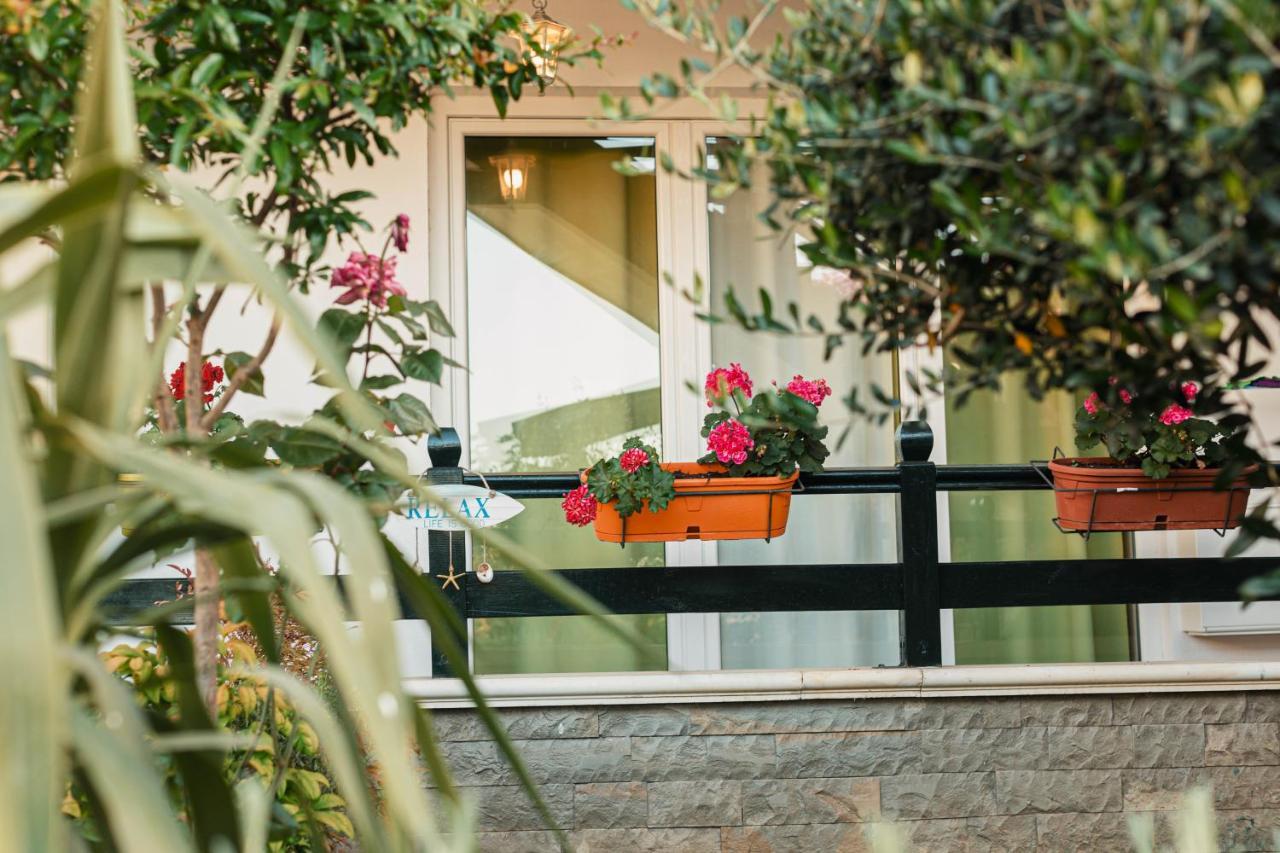 Villa Amos At Aquamarine Residence Vlore Luaran gambar